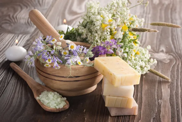 alt="fabrication artisanale" alt="savons naturels et bio" alt="ingrédients sains et naturels" alt="produit de qualité"